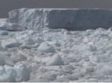 Ледяной мост, протянувшийся на 40 километров от ледника Уилкинса к островам Шарко и Латади у побережья Антарктиды, обрушился в самом узком месте