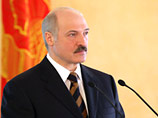 Президент Белоруссии Александр Лукашенко в понедельник принял отставку министра внутренних дел страны генерал-лейтенанта Владимира Наумова