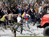 Массовые беспорядки в центре Кишинева: молдавская оппозиция взяла штурмом резиденцию президента и парламент