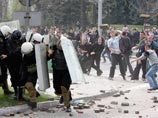 Участники акции против результатов недавних выборов в стране, устроили штурм парламента и резиденции президента Участники акции против результатов недавних выборов в стране, устроили штурм парламента и резиденции президента
