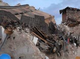 По предварительным данным, в зоне стихийного бедствия разрушены около 10 тысяч домов