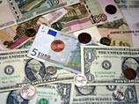 Деньги россиян перестали утекать в валюту: спрос на доллары и евро в феврале упал наполовину