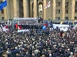 Перед зданием парламента в Тбилиси снова собирается оппозиция: она намерена продолжить протест Перед зданием парламента в Тбилиси снова собирается оппозиция: она намерена продолжить протест