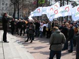 "Яблоко" провело в Москве акцию против роста цен на транспорт и услуги ЖКХ "Яблоко" провело в Москве акцию против роста цен на транспорт и услуги ЖКХ