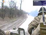 В чеченском селении Ново-Шарой солдат-контрактник внутренних войск в ночь на понедельник самовольно оставил пост, прихватив с собой оружие. Милиция ищет вооруженного дезертира