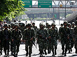 Таиландские войска с помощью водометов, слезоточивого газа и дубинок вытеснили в понедельник антиправительственных демонстрантов с ключевого перекрестка Дин Даенг в центре Бангкока,