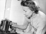 На идеологически выверенных газетных снимках, сделанных в 1955-1963гг., запечатлены только светлые картины хрущевской "оттепели": знатные хлопкоробы, талантливые ученые, залитые солнцем улицы и здравницы с советскими тружениками На идеологически выверенных газетных снимках, сделанных в 1955-1963гг., запечатлены только светлые картины хрущевской "оттепели": знатные хлопкоробы, талантливые ученые, залитые солнцем улицы и здравницы с советскими тружениками