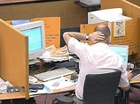 По итогам торгов в понедельник индекс ММВБ снизился до 904,86 пункта (-2,43%), индекс РТС - до 814,75 пункта (-0,33%), цены большинства основных "фишек" опустились на 0,6-4,6% По итогам торгов в понедельник индекс ММВБ снизился до 904,86 пункта (-2,43%), индекс РТС - до 814,75 пункта (-0,33%), цены большинства основных "фишек" опустились на 0,6-4,6%