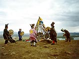 Организаторы объясняют необходимость выборов тем, что шаманы, как и последователи всех традиционных религий в России, должны консолидироваться Организаторы объясняют необходимость выборов тем, что шаманы, как и последователи всех традиционных религий в России, должны консолидироваться
