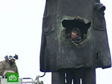 Рано утром 1 апреля неизвестные заложили в памятник Ленину у Финляндского вокзала взрывное устройство