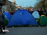 Оппозиционеры написали за Саакашвили заявление об отставке и предлагают его подписать Оппозиционеры написали за Саакашвили заявление об отставке и предлагают его подписать