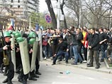 Напомним, на прошлой неделе акции протеста, начавшиеся в Кишиневе после победы на парламентских выборах партии коммунистов переросли в массовые беспорядки