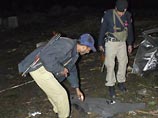 В Пакистане смертник подорвал заминированный автомобиль, направив его на полицейский участок: 16 погибших