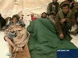 Первый удар стихи магнитудой 5, 5 произошел около 2 часов ночи в горах Гиндукуша, разрушив сотни афганских жилищ