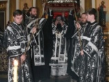 В Великую Пятницу в православных храмах будет совершен чин выноса Плащаницы В Великую Пятницу в православных храмах будет совершен чин выноса Плащаницы