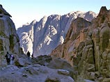 Житель Красноярска, 18-летний Борис Максимов потерялся в ночь на 15 апреля во время экскурсии в горах в Южном Синае (Египет), наземные поиски результатов пока не дали Житель Красноярска, 18-летний Борис Максимов потерялся в ночь на 15 апреля во время экскурсии в горах в Южном Синае (Египет), наземные поиски результатов пока не дали