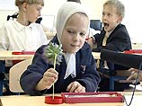 По данным Минобразования РФ, основы православия и другие православно ориентированные предметы изучают 430 тысяч школьников в 39 регионах, что составляет около 70% общего числа учащихся