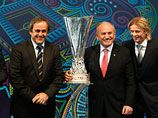 В Стамбуле, где в мае состоится последний финал Кубка УЕФА, состоялась церемония передачи трофея, который до этого находился в распоряжении петербургского "Зенита"