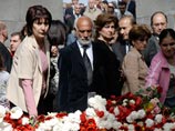 Несмотря на нормализацию отношений с Анкарой, армяне вспомнили геноцид и не удержались: сожгли турецкий флаг Несмотря на нормализацию отношений с Анкарой, армяне вспомнили геноцид и не удержались: сожгли турецкий флаг
