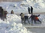 В Амурской области на реке Зея под лед провалились три человека
