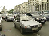Движение в Москве, несмотря на выходной день, сильно затруднено Движение в Москве, несмотря на выходной день, сильно затруднено