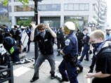 В Вашингтоне демонстранты схлестнулись с полицией у здания Всемирного банка В Вашингтоне демонстранты схлестнулись с полицией у здания Всемирного банка