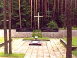 Мемориал "Катынь", где покоятся останки 4421 польских офицеров Мемориал "Катынь", где покоятся останки 4421 польских офицеров