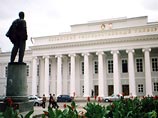 В Казани осквернили памятник Ленину, но черную краску на голове "вождя" заметили только журналисты
