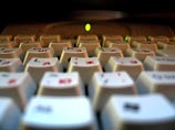Юные россияне используют в письменных работах слова "превед", "чёнить", "какнить", смайлики и сокращения вроде LOL Юные россияне используют в письменных работах слова "превед", "чёнить", "какнить", смайлики и сокращения вроде LOL