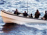 Российские моряки отбились от сомалийских пиратов досками и бревнами Российские моряки отбились от сомалийских пиратов досками и бревнами