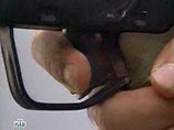 Преступники подъехали на автомашине ВАЗ-2107 белого цвета без номеров, вызвали на улицу Калиматова и, когда он вышел, открыли по нему огонь из автоматического оружия Преступники подъехали на автомашине ВАЗ-2107 белого цвета без номеров, вызвали на улицу Калиматова и, когда он вышел, открыли по нему огонь из автоматического оружия