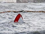 У набережной в Петербурге перевернулась лодка - двое погибших