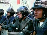 Полицейские применили слезоточивый газ и водометы для разгона манифестантов, протестовавших в столице Венесуэлы Каракасе против социальной политики президента Уго Чавеса