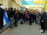 В Грузии оппозиционеры создали у входа в здание общественного ТВ "коридоры позора"