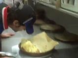 Сотрудница пиццерии, отснявшая на видео ужасы фастфуда, не может найти новую работу