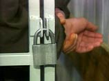 На Сахалине экс-глава СИЗО, удовлетворявший прихоти рецидивистов, сам отправился на 5 лет за решетку На Сахалине экс-глава СИЗО, удовлетворявший прихоти рецидивистов, сам отправился на 5 лет за решетку