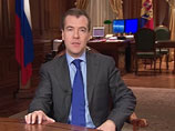Президент РФ Дмитрий Медведев в своем видеоблоге заявил, что "мы никому не позволим подвергать сомнению подвиг нашего народа", и предостерег от попыток фальсификаций истории