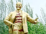В Донецкой области злоумышленники разукрасили памятник Ленину В Донецкой области злоумышленники разукрасили памятник Ленину