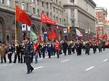 КПРФ вывела на праздничное шествие в центр Москвы пять тысяч человек КПРФ вывела на праздничное шествие в центр Москвы пять тысяч человек