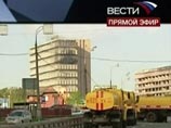 Аварийно-спасательные бригады на юго-западе Москвы, где минувшей ночью произошел взрыв на городском газопроводе, продолжают стравливать газ. На полное погашение пожара потребуется несколько часов