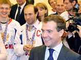 Медведев и Путин поздравили хоккеистов с победой, триумфаторов вновь ждут в Кремле