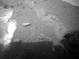 Неугомонный марсоход Spirit застрял в рыхлом грунте: его оставят без инструкций на пару недель