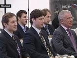 Президент РФ Дмитрий Медведев второй год подряд принял Кремле сборную России по хоккею, которая в минувшие выходные в Швейцарии защитила титул лучшей команды планеты Президент РФ Дмитрий Медведев второй год подряд принял Кремле сборную России по хоккею, которая в минувшие выходные в Швейцарии защитила титул лучшей команды планеты