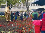 Эстонскую художницу, поставившую на Тынисмяги "золотого солдата", могут оштрафовать на 400 евро Эстонскую художницу, поставившую на Тынисмяги "золотого солдата", могут оштрафовать на 400 евро