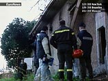 Итальянские сыщики расследуют мотивы кровавой расправы и суицида в доме офицера налоговой полиции. Тело итальянца, застрелившего свою жену и тещу, было обнаружено между трупами двух жертв через два дня после трагедии