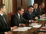 Президент России Дмитрий Медведев в ходе встречи с руководством фракции КПРФ, которая прошла во вторник в Барвихе, проигнорировал их жалобы на притеснение оппозиции со стороны правоохранительных органов и правящей партии