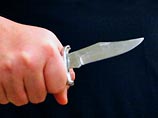 В Москве юноша порезал преподавателя за домогательства к его девушке В Москве юноша порезал преподавателя за домогательства к его девушке