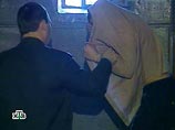 В итоге преподавателя с ножевыми ранениями увезли в карете "скорой помощи" в больницу, а мстителя задержали и отвезли в ОВД по Савеловскому району В итоге преподавателя с ножевыми ранениями увезли в карете "скорой помощи" в больницу, а мстителя задержали и отвезли в ОВД по Савеловскому району