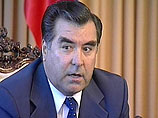 Президент Таджикистана запретил чиновникам появляться на одних с ним портретах