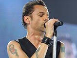 Легендарная британская группа Depeche Mode вынуждена приостановить свое мировое турне Tour Of The Universe из-за болезни фронтмена коллектива Дэвиида Гэхэна